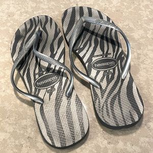 Havianas glitter slim zebra flip-flop, silver/black, 7/8